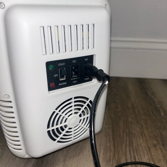 Mini Fridge - Picture 3 of 4